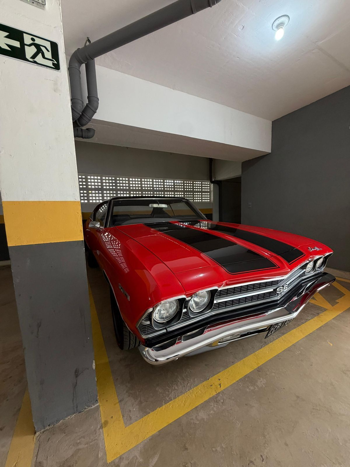 Chevelle SS 1969 — 3/4 frontal, cromados e faixas pretas