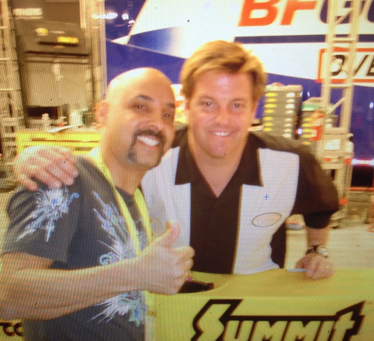 Paulinho Fonseca com Chip Foose — dois apaixonados por carros clássicos